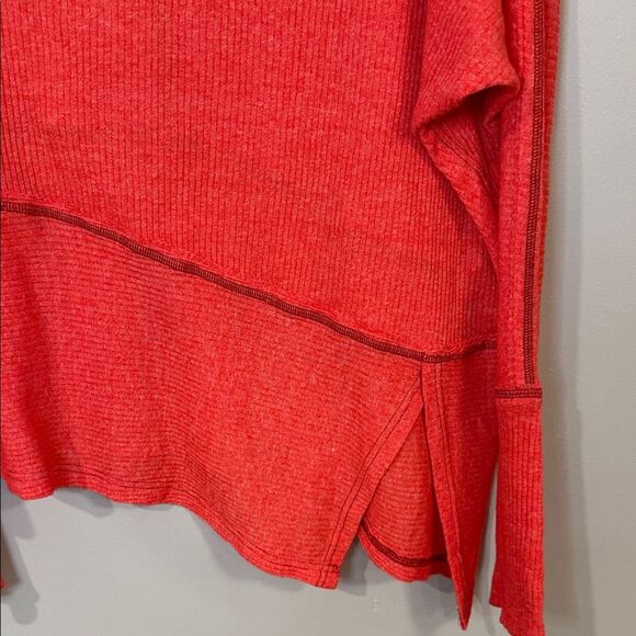 Free People Londontown thermal asymmetrical ribbed sweater with side slit size S - Picture 2 of 8